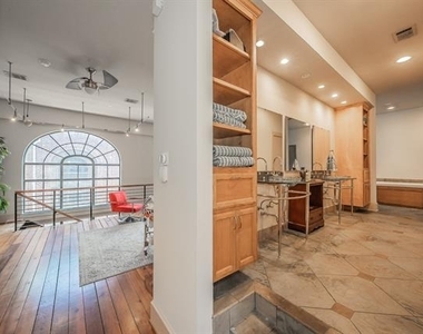 3911 Gilbert Avenue - Photo Thumbnail 24