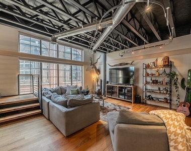 3911 Gilbert Avenue - Photo Thumbnail 11