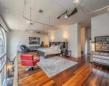 3911 Gilbert Avenue - Photo Thumbnail 20