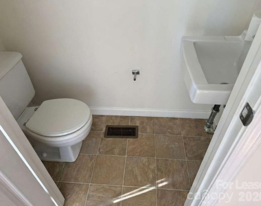 9432 Lexington Circle - Photo Thumbnail 12