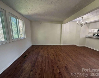 9432 Lexington Circle - Photo Thumbnail 5