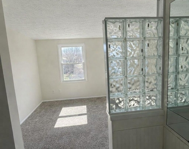 9432 Lexington Circle - Photo Thumbnail 22