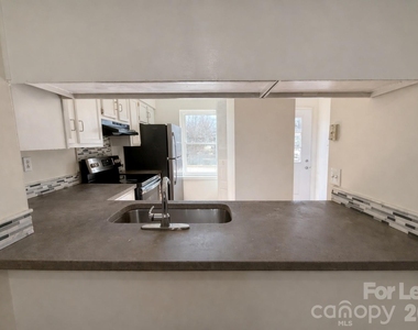9432 Lexington Circle - Photo Thumbnail 8