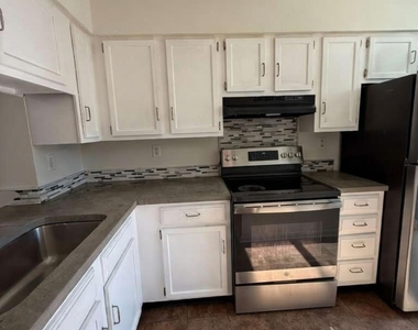 9432 Lexington Circle - Photo Thumbnail 2
