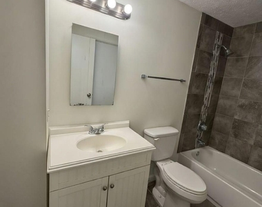 9432 Lexington Circle - Photo Thumbnail 20