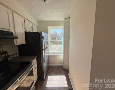 9432 Lexington Circle - Photo Thumbnail 3