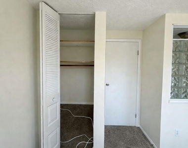 9432 Lexington Circle - Photo Thumbnail 17