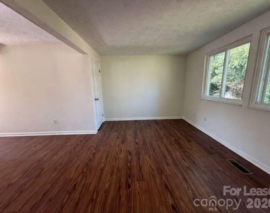 9432 Lexington Circle - Photo Thumbnail 7
