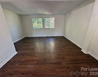 9432 Lexington Circle - Photo Thumbnail 11
