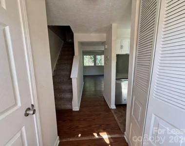 9432 Lexington Circle - Photo Thumbnail 14