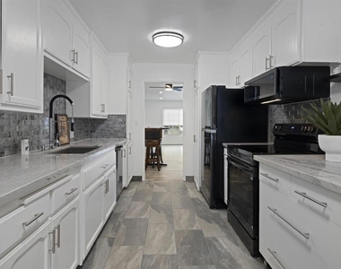 22123 Main St - Photo Thumbnail 11