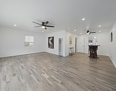 22123 Main St - Photo Thumbnail 7