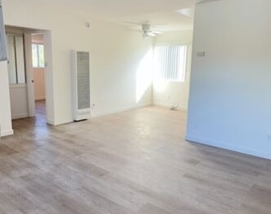 1034 S Ardmore Avenue - Photo Thumbnail 5