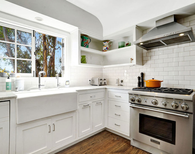 3531 Wonder View Drive - Photo Thumbnail 9