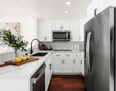 18111 Coastline Drive - Photo Thumbnail 7