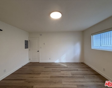 314 S Clark Drive - Photo Thumbnail 36