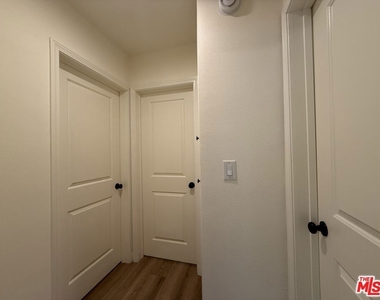 314 S Clark Drive - Photo Thumbnail 19