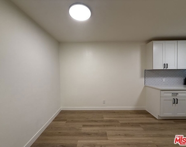 314 S Clark Drive - Photo Thumbnail 8