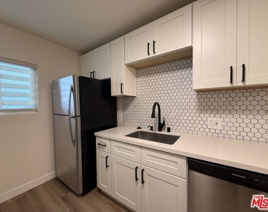314 S Clark Drive - Photo Thumbnail 18