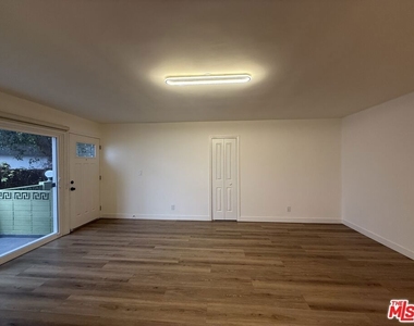 314 S Clark Drive - Photo Thumbnail 1