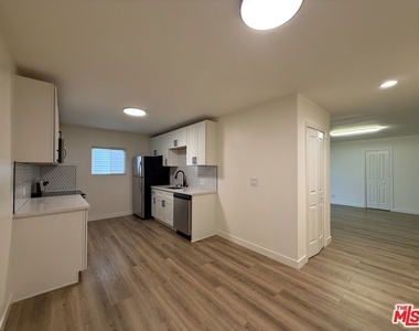314 S Clark Drive - Photo Thumbnail 14