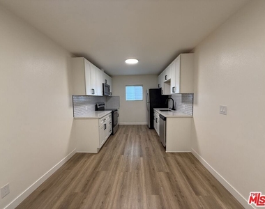 314 S Clark Drive - Photo Thumbnail 15