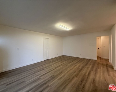 314 S Clark Drive - Photo Thumbnail 2
