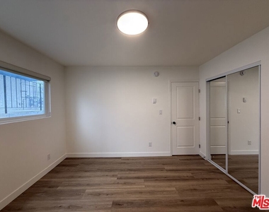 314 S Clark Drive - Photo Thumbnail 24