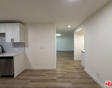 314 S Clark Drive - Photo Thumbnail 13