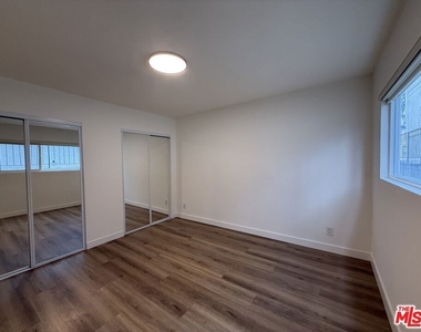 314 S Clark Drive - Photo Thumbnail 27