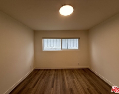 314 S Clark Drive - Photo Thumbnail 22