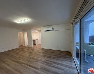 314 S Clark Drive - Photo Thumbnail 4