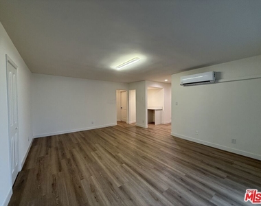 314 S Clark Drive - Photo Thumbnail 5