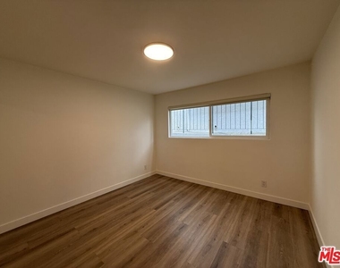 314 S Clark Drive - Photo Thumbnail 21