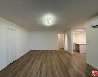 314 S Clark Drive - Photo Thumbnail 3