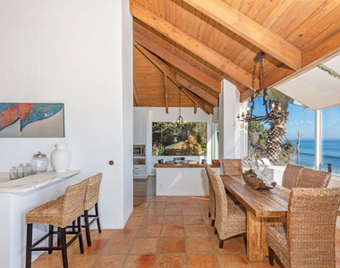 24408 Malibu Road - Photo Thumbnail 11