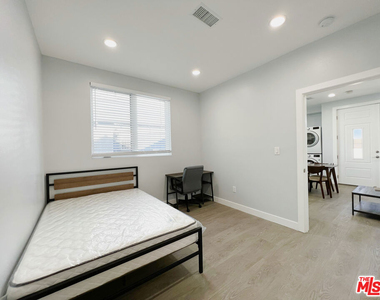 2641 S Budlong Avenue - Photo Thumbnail 14