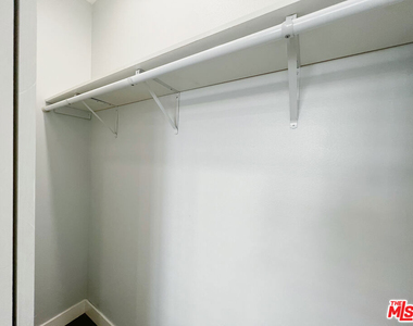 2641 S Budlong Avenue - Photo Thumbnail 13