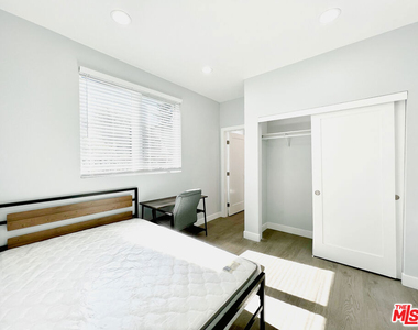2641 S Budlong Avenue - Photo Thumbnail 2
