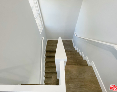 2641 S Budlong Avenue - Photo Thumbnail 8