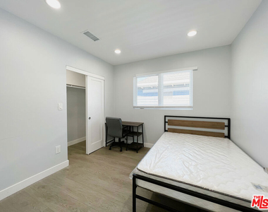 2641 S Budlong Avenue - Photo Thumbnail 16