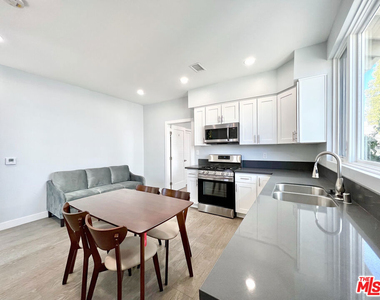 2641 S Budlong Avenue - Photo Thumbnail 15