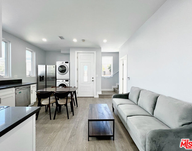 2641 S Budlong Avenue - Photo Thumbnail 1