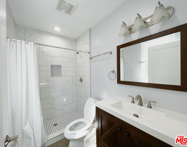 2641 S Budlong Avenue - Photo Thumbnail 20