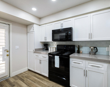 139 Villa Court - Photo Thumbnail 21