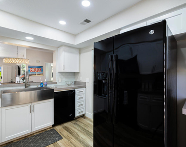 139 Villa Court - Photo Thumbnail 24