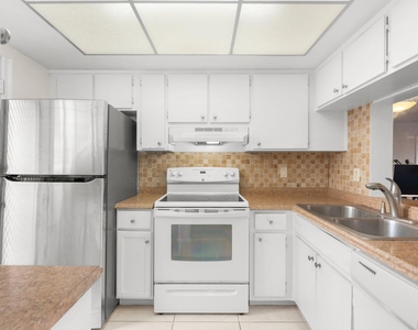 1101 Crystal Lake Drive - Photo Thumbnail 7