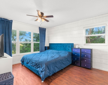 1101 Crystal Lake Drive - Photo Thumbnail 3