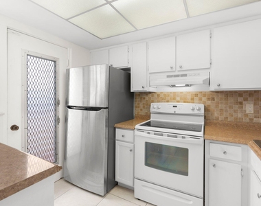 1101 Crystal Lake Drive - Photo Thumbnail 6