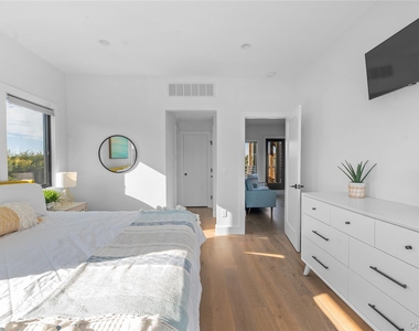 31 Atlantic Avenue - Photo Thumbnail 13